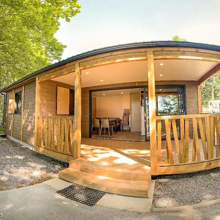 Au Bois De Mars Camping *