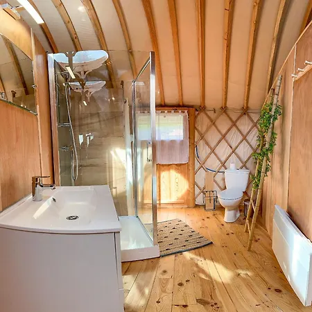 Au Bois De Mars * Les Martys