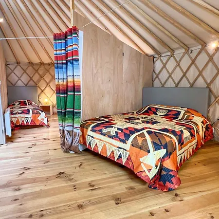 Au Bois De Mars * Les Martys