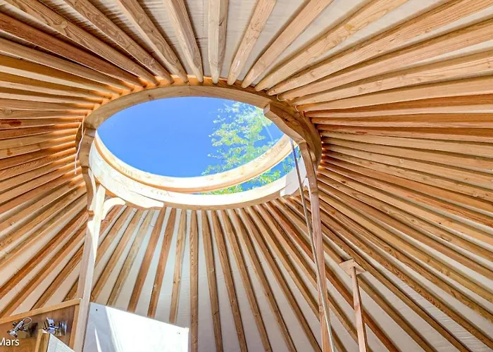 Au Bois De Mars * Les Martys