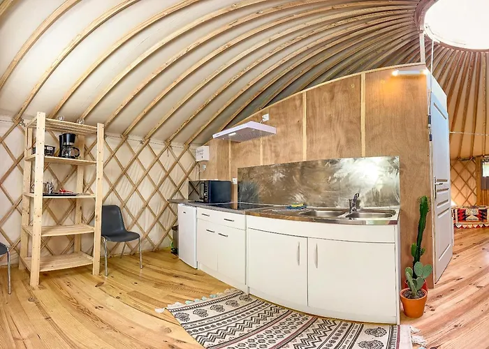 Au Bois De Mars * Les Martys