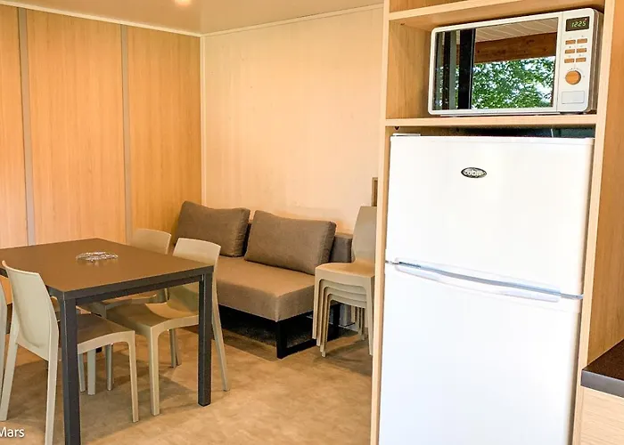 Au Bois De Mars * Les Martys