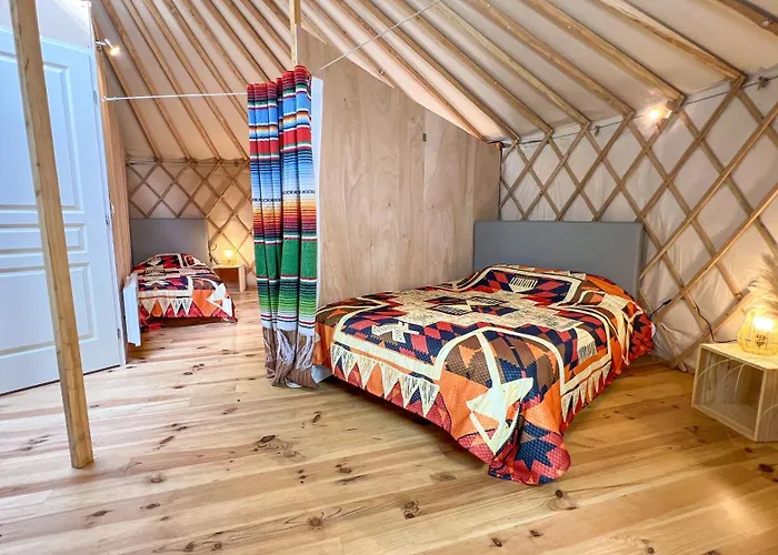 Au Bois De Mars * Les Martys